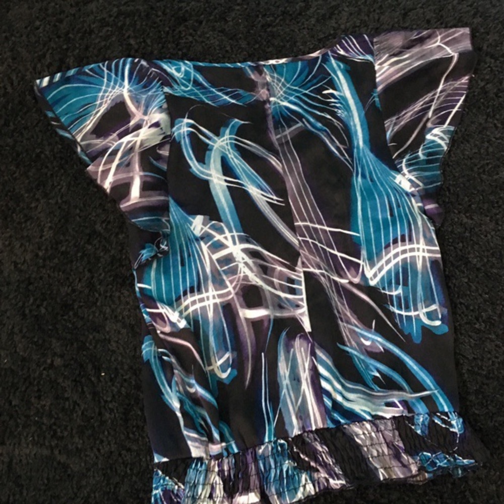 Abstract Patterned Top - Picture 2 of 4